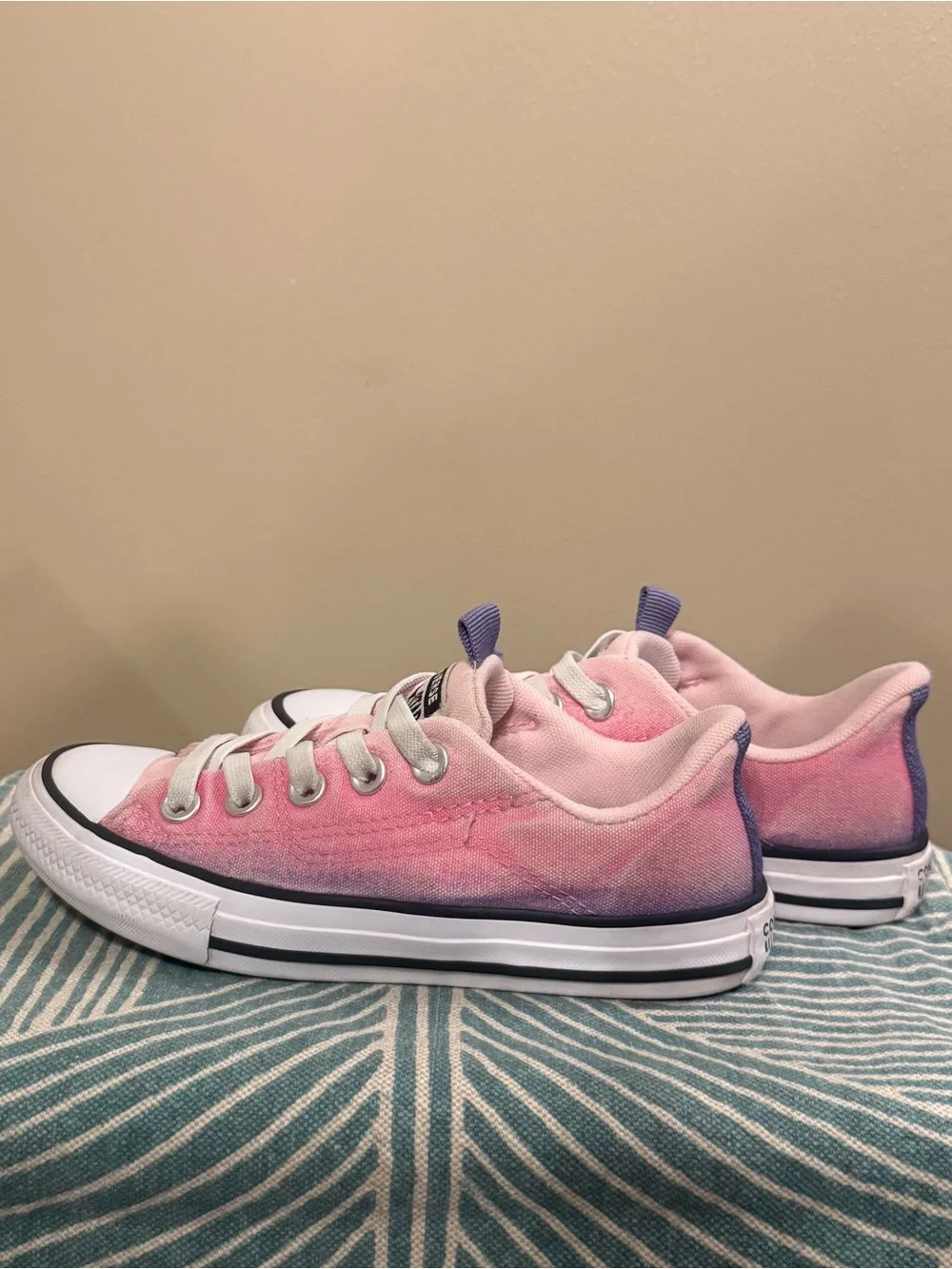 Converse cute low
